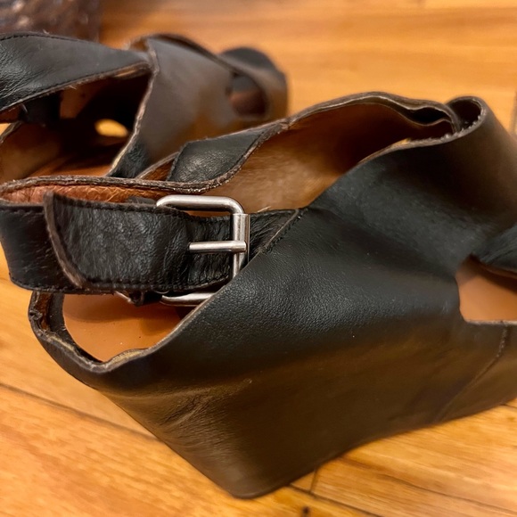 Dolce Vita Black Platform Sandals - Picture 2 of 6